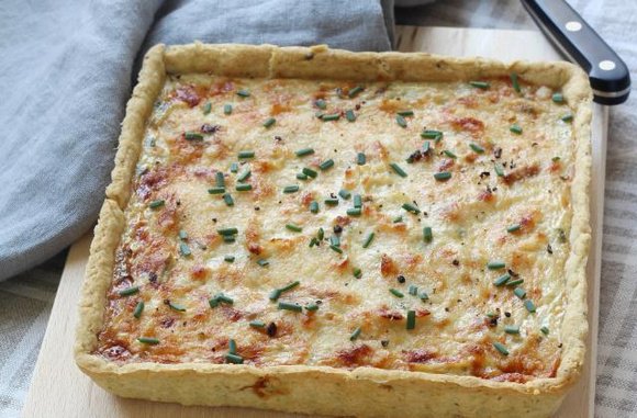 Tarte aux oignons, ciboulette et pointe de curry. Silvia Santucci