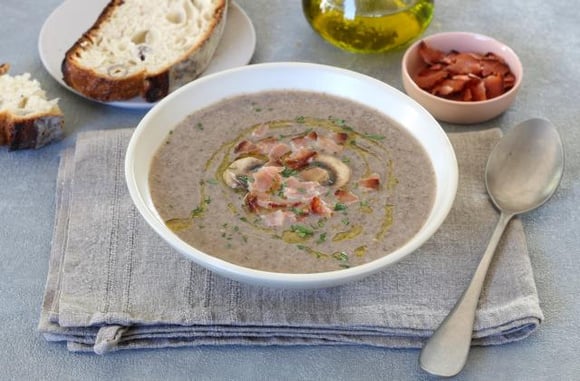 Velouté de champignons de Paris et bacon grillé. Silvia Santucci