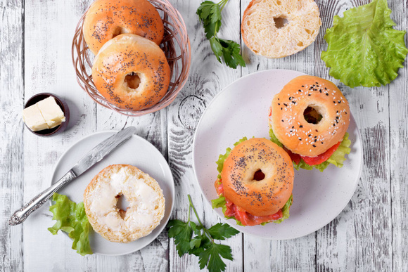 20 idées de recettes avec du saumon fumé pour votre entrée de Noël !