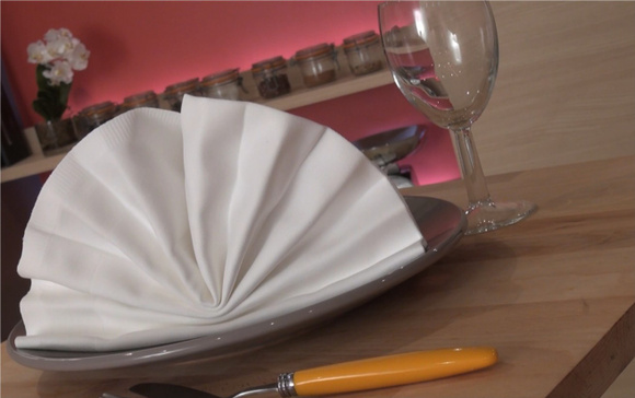 10 idées de pliages de serviettes pour épater la galerie
