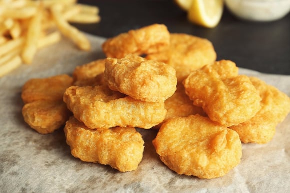 Ce chef à une astuce secrète pour retrouver le goût et la texture des nuggets d’un célèbre fast-food américain à la maison