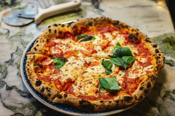 Vous adorez les pizzas ? Voici nos 5 recettes préférées pour vous régaler à la maison
