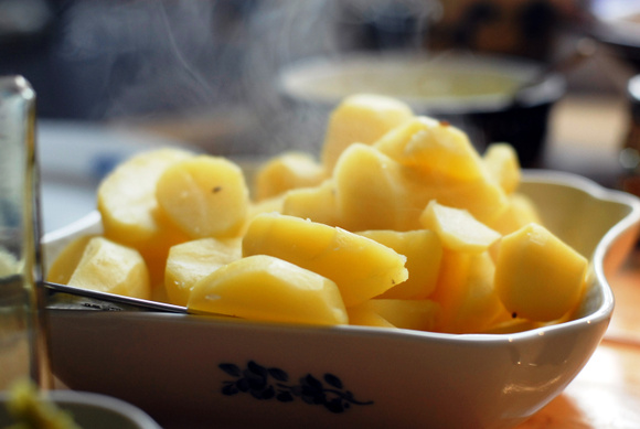 Cette méthode est la seule qui puisse vous permettre de cuire des pommes de terre en 3 minutes top chrono