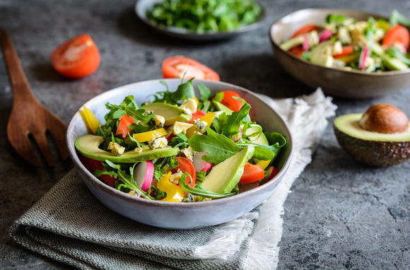 Pourquoi il n’est pas recommandé de manger de la salade ou des crudités après 17h ?
