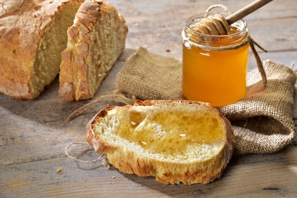 Beurre, confiture, miel, oléagineux ou pâte à tartiner : que faut-il mettre sur mes tartines au petit-déjeuner ?
