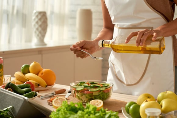 Huile d’olive : combien de temps conserver une bouteille déjà entamée ?