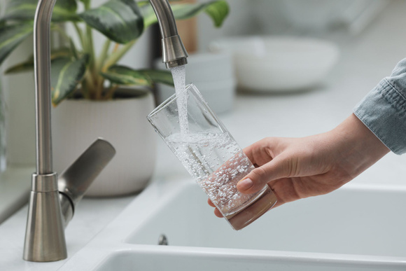 Eau du robinet dangereuse : votre ville est-elle concernée ?