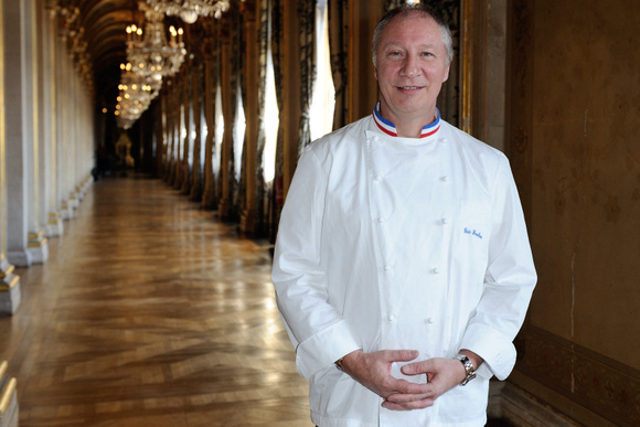 Voici le chef doublement étoilé qui va succéder à Eric Frechon au Bristol !