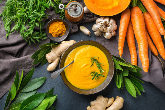Soupe courge et carottes. Adobestock
