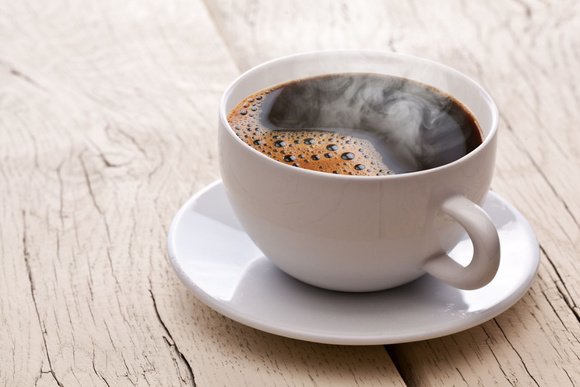 Le coup de fouet du café du matin serait un mythe selon une étude