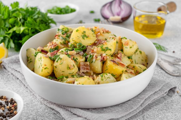 Remplacez la mayonnaise dans la salade de pommes de terre par cet ingrédient crémeux et bien meilleur
