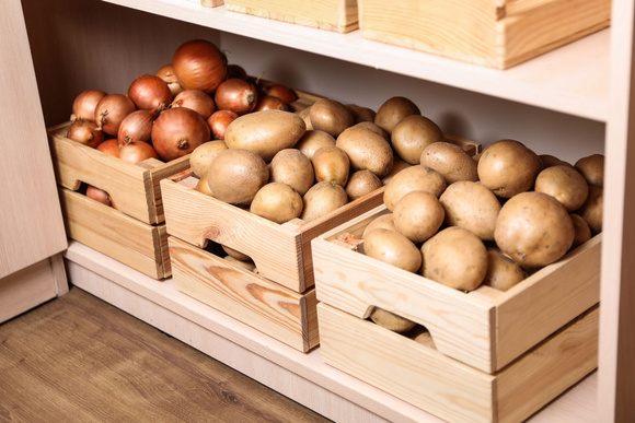 Pourquoi vous ne devez jamais ranger vos pommes de terres et vos oignons ensemble ?
