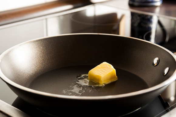 Comment éviter que son beurre brûle lors de la cuisson à la poêle ?