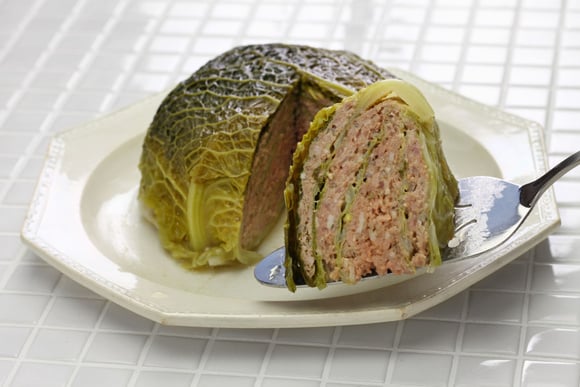 “Ça sent bon l’Aveyron” : Cyril Lignac partage sa recette authentique de chou farci !
