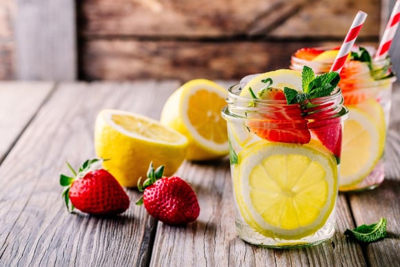 Citronnade : voici nos 3 meilleures recettes pour la faire maison à l’approche de l’été !