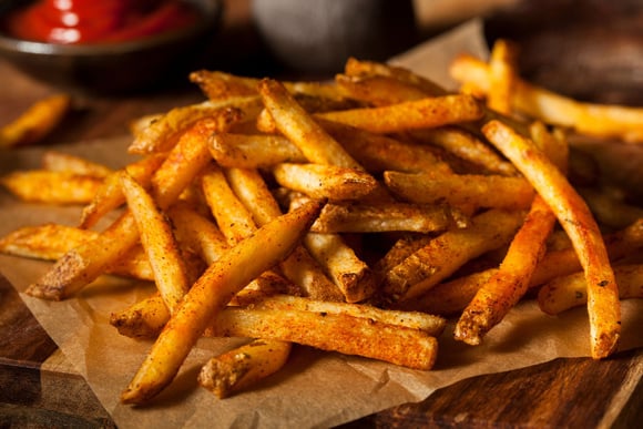 Vous ne devinerez jamais comment sont préparées ces frites et c’est perturbant