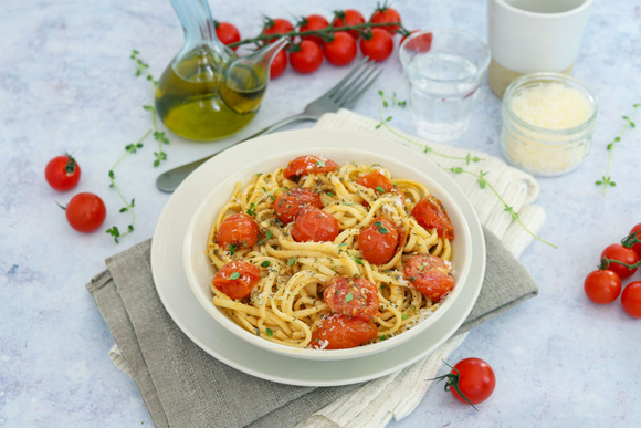 Linguine aux tomates cerises confites, origan et pecorino. Silvia Santucci