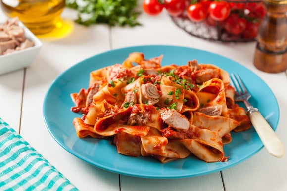 Arrêtez de manger vos pâtes au thon sèches : le secret italien pour en faire un plat de trattoria à 2 euros