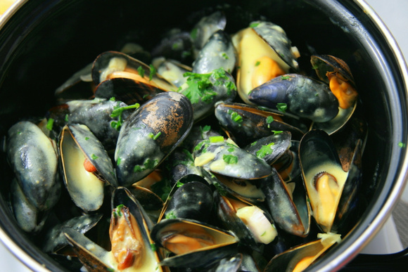 Comment préparer des moules marinières ?