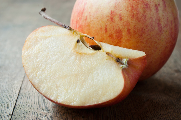 Vous jetez encore le trognon des pommes ? Voici pourquoi vous devriez le garder