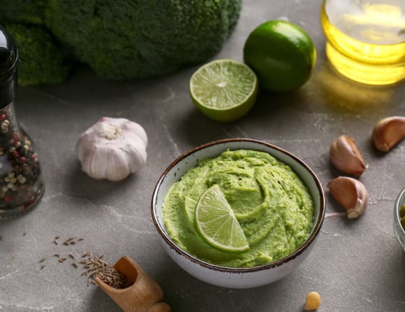 Brocamole : la recette légère et originale du guacamole au brocoli