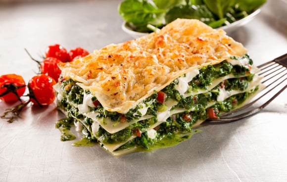 Lasagnes épinards chèvre frais. Adobestock
