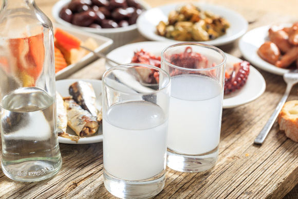 Quelles sont les boissons typiques de Grèce ? Adobestock