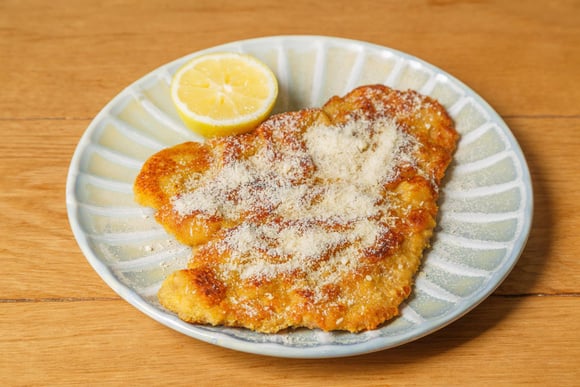 Voici l'ingrédient secret recommandé par les bouchers pour réussir une escalope panée croustillante et sans gras