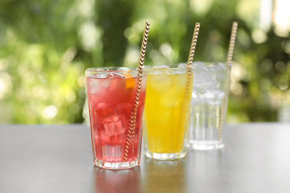 Vous pensiez vous rafraîchir ? Méfiez-vous ces boissons vous poussent à grignoter !