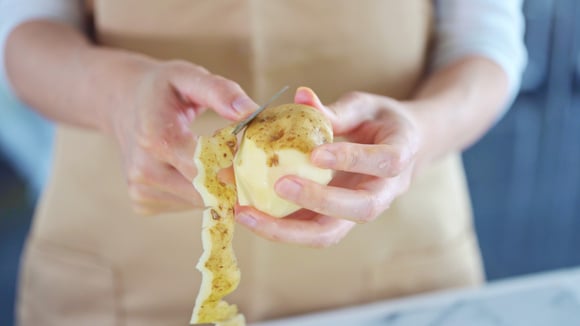 Voilà pourquoi vous allez garder vos épluchures de pommes de terre !