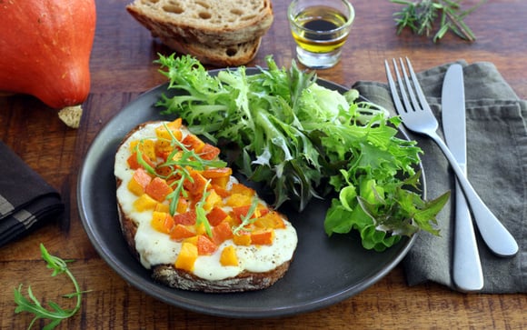 Et si on changeait de la soupe ? Essayez mes tartines au potimarron et mozzarella