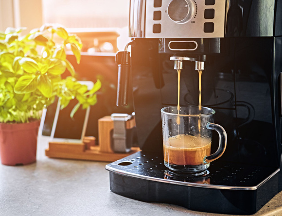 Voici la marque de cafetières expresso la plus fiable à privilégier selon  60 millions de consommateurs