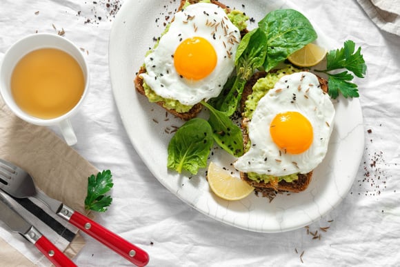 Idées recettes d'oeufs au plat. Adobestock