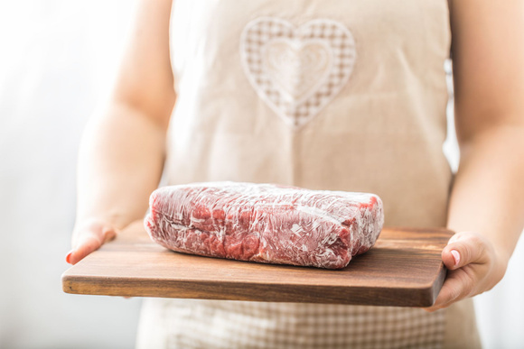 Faut-il décongeler sa viande avant de la faire cuire ?