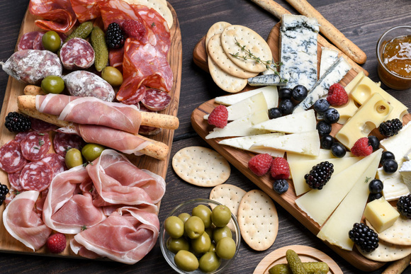 Voici les produits de l'apéritif à bannir de la table selon une experte