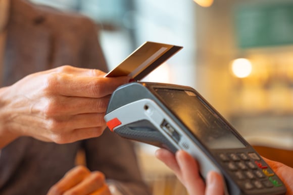 Un restaurant choque ses clients en facturant 10 € par personne uniquement pour réserver