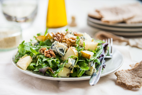 Salade de poire au roquefort Adobe Stock
 