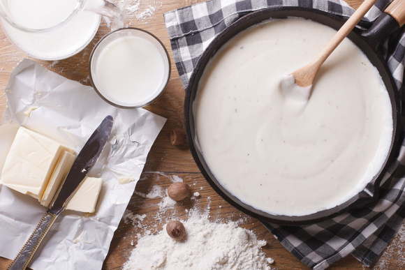 Béchamel : toutes nos astuces pour un résultat sans grumeaux !