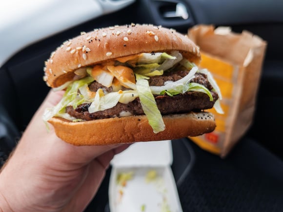 McDonald's lance un tout nouveau burger très généreux qui a pour vocation de devenir iconique