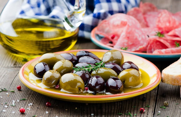 Cette diététicienne explique comment faire la différence entre les vraies et les fausses olives noires