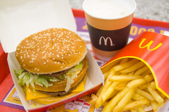 Menu chez Mcdonald's. Adobestock
