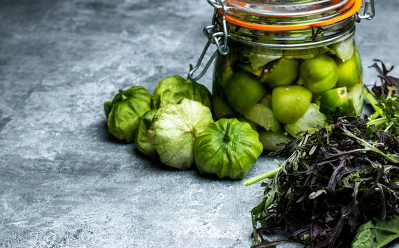 Tomates vertes au vinaigre Adobe Stock