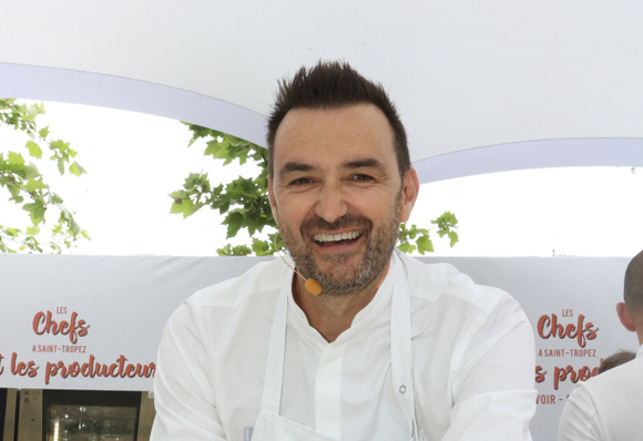 Cyril Lignac dévoile les aliments de base qu’il a toujours dans son frigo