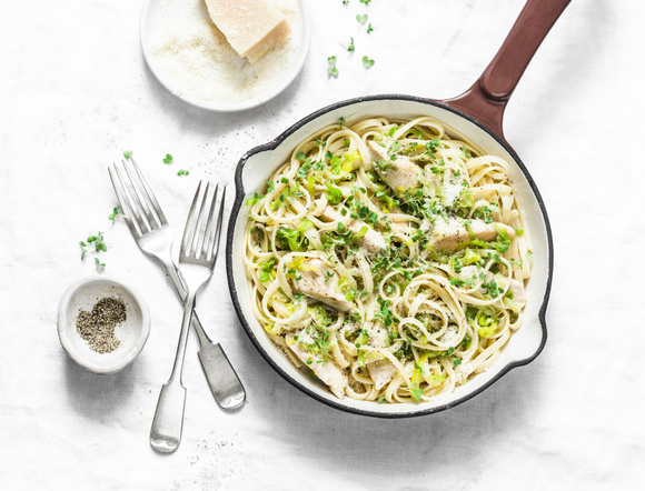 Tagliatelles poireaux et champignons Adobe Stock
 
