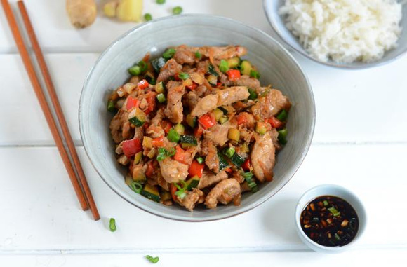 Porc sauté aux légumes. Nadia Paprikas