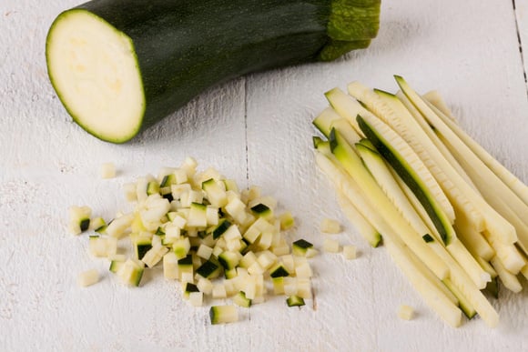 Cette salade de courgettes crues ultra simple est parfaite quand il fait chaud