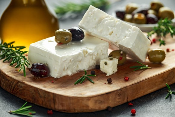 L'astuce toute bête pour que votre feta entamée ne sèche pas et reste savoureuse