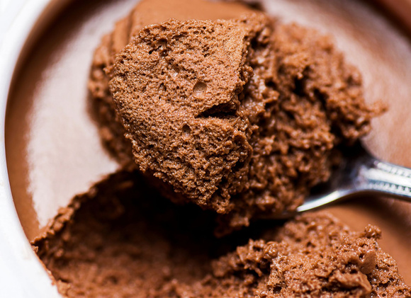 “Pour trois raisons” : pourquoi les mousses au chocolat industrielles font l’impasse sur l'œuf dans leur recette ?