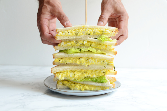 Club sandwich aux œufs durs. Nadia Paprikas