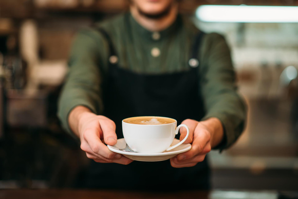 Course des Cafés 2025 : la célèbre épreuve des serveurs et serveuses revient à Paris ce dimanche